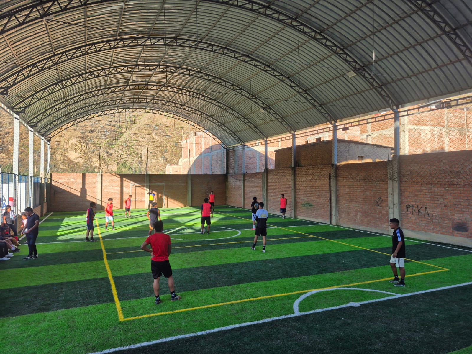 Entrenamiento de academias deportivas y profesores en cancha sintética Grass San José